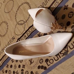 White Pumps with Statement Heel